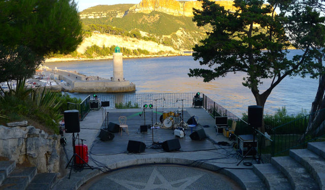Le merveilleux théâtre suspendu sur la mer de la Fondation Camargo à Cassis. (Crédit archives Gomet').