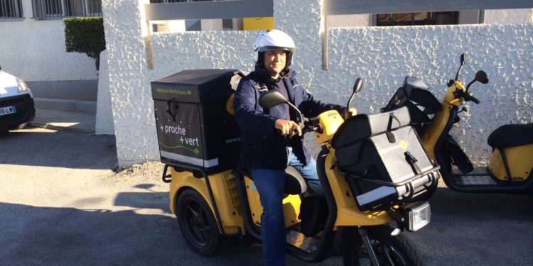 Les facteurs de La Bouilladisse testent en avant-première un trois roues électrique