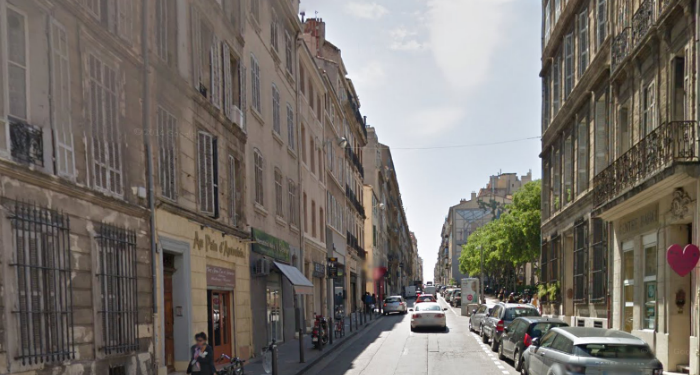Casse à la voiture-bélier à Marseille