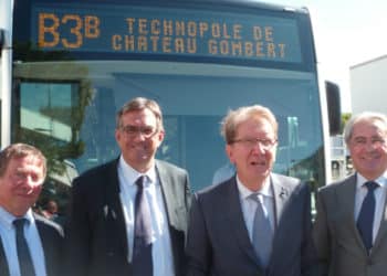 Très grand bus à la Rose