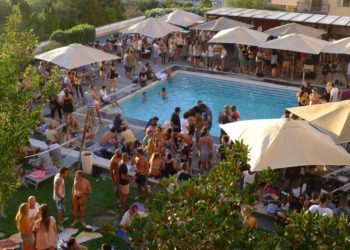[En images] Ambiance sur le toit-terrasse de l'hôtel Radisson à Marseille