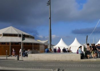 [L'image] Les Littorales installent un "Magic Mirror" sur le Vieux-Port
