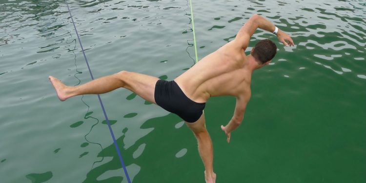 [Spectacles] Un funambule sur le Vieux-Port pour ouvrir la Biennale internationale des arts du cirque