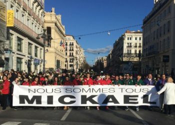 [Marseille] Plusieurs milliers de personnes, une rose blanche à la main pour Misha