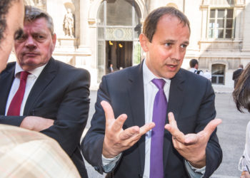 Manuel Valls à Marseille ne fait toujours pas recette chez les maires