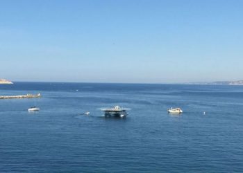 [En images] Planet Solar se balade dans la baie de Marseille