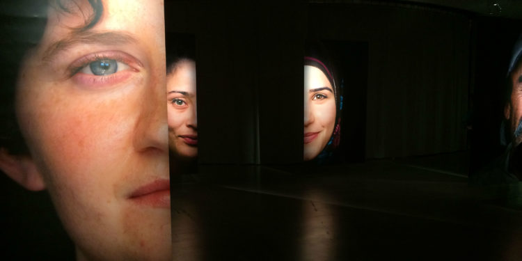 Human, le film de Yann Arthus-Bertrand à la Villa Méditerranée
