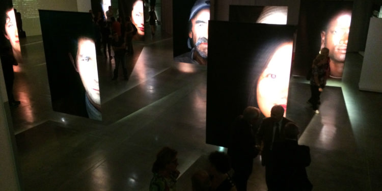 HUMAN, des lycéens marseillais dialoguent avec Yann Arthus-Bertrand après la projection de son film