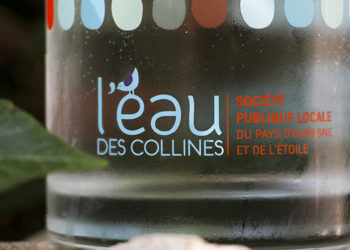 L’eau des collines claire comme AcomZ.net