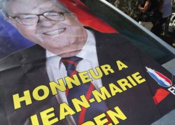 [Politique] Le Pen annonce la création d’un nouveau mouvement : le « Rassemblement Bleu Blanc Rouge »