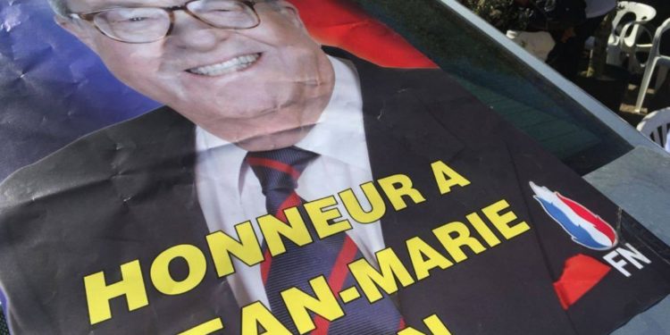 [Politique] Le Pen annonce la création d’un nouveau mouvement : le « Rassemblement Bleu Blanc Rouge »