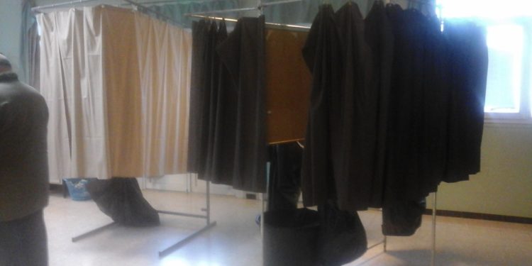 Législatives : participation en chute à 17h