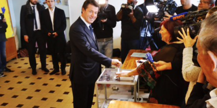 Christian Estrosi (LR) gagne à Marseille et remporte la Région Paca avec 54,78%