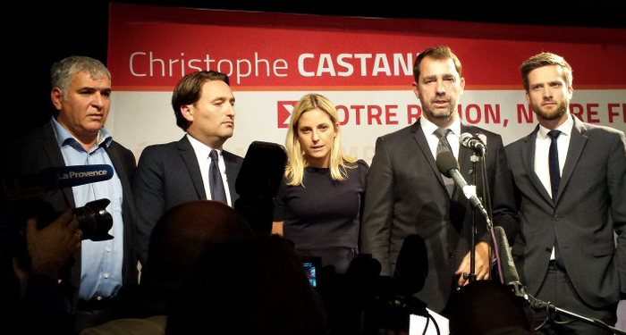 Christophe Castaner avec ses têtes de liste aux régionales de 2015 (Crédit Gomet').