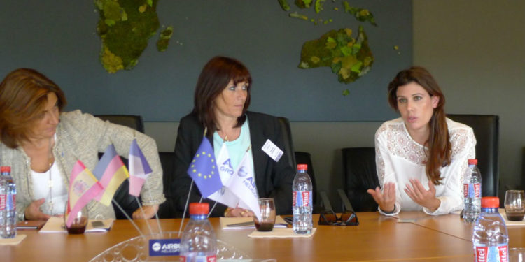 Sandra Dalbin (à droite) en 2016 lors d'une visite à Airbus Helicopters avec Martine Vassal (Archive Gomet').
