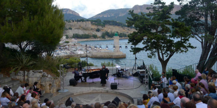 scene camargo cassis ciné plein air