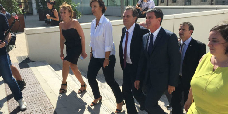 manuel valls escalier Verneuil