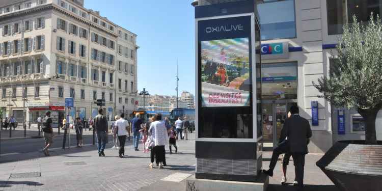 Une colonne numérique en expérimentation sur la Canebière