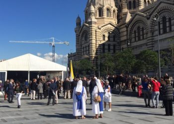 Soit dit en passant : les gars de la Marine adorent faire des vagues…