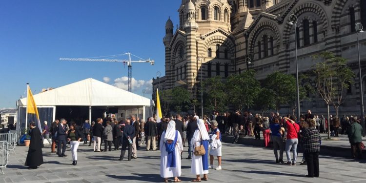 Soit dit en passant : les gars de la Marine adorent faire des vagues…