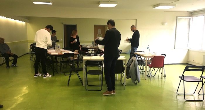 Notre récit de l’arrivée à Marseille, dans le calme, des premiers migrants de Calais