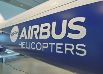 Déplacement du ministre de la Défense, Jean-Yves Le Drian, à Airbus Helicopters à Marignane
