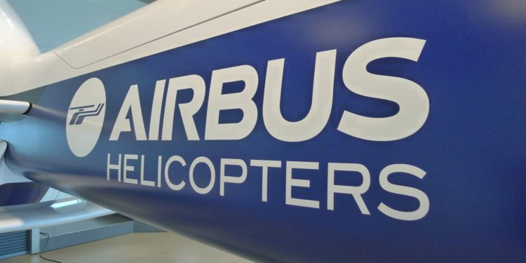 Déplacement du ministre de la Défense, Jean-Yves Le Drian, à Airbus Helicopters à Marignane