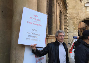 Manifestation contre le projet de parking du parc Rambot à Aix