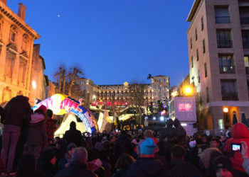 Marseille inaugure la capitale européenne du sport 2017 autour de la piste de glace de Red Bull