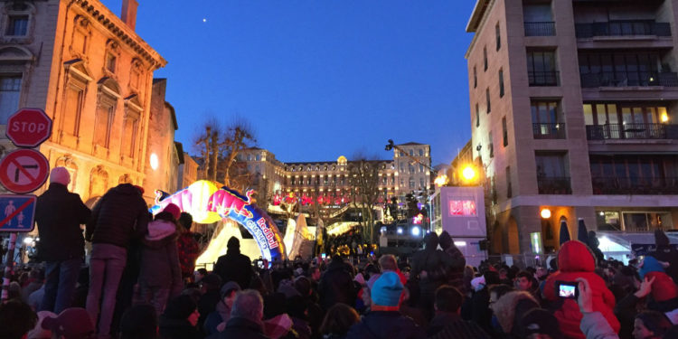 Marseille inaugure la capitale européenne du sport 2017 autour de la piste de glace de Red Bull
