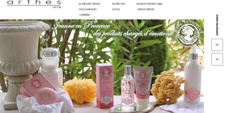 DPI design sent le parfum et la cosmétique et accompagne le groupe Arthes