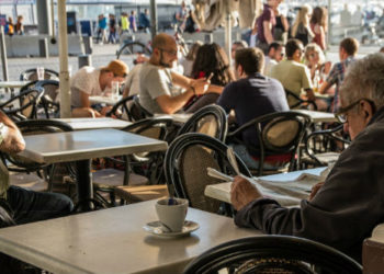 Vieux-Port : le second tour tranquille et joyeux au soleil de la terrasse de La Samaritaine