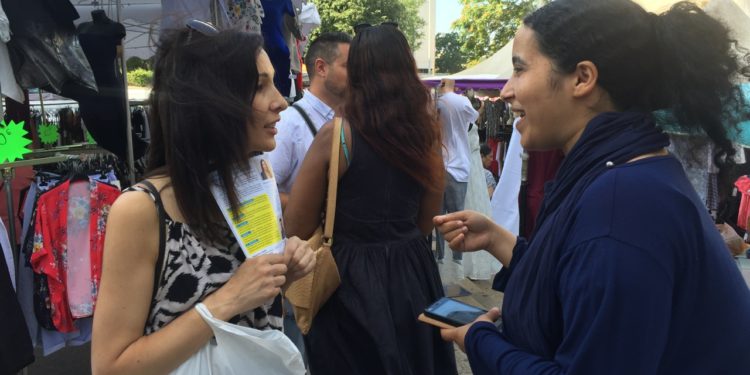 Alexandra Louis, députée de la 3e circonscription des Bouches-du-Rhône ici en campagne en 2017 dans le quartier de Frais-Vallon à Marseill