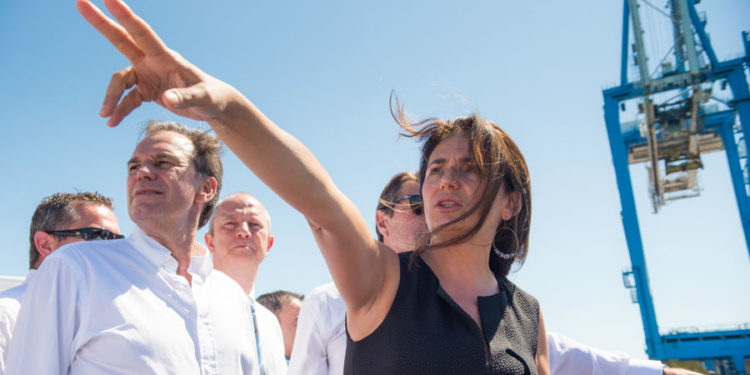 Christine Cabau-Woehrel et renaud Muselier lors d'une visite du portde Marseille en 2016 (Crédit archives/Gomet'/JYD)