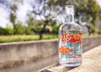 La carafe collector L'Eau des collines arrive sur les tables