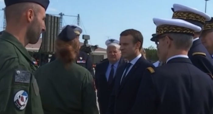 Emmanuel Macron en mission reconquête sur la base militaire d’Istres