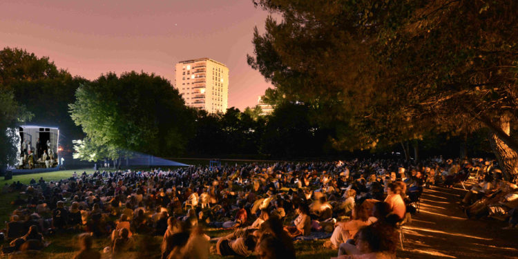 Avec l’été, les cinémas s’installent en plein-air