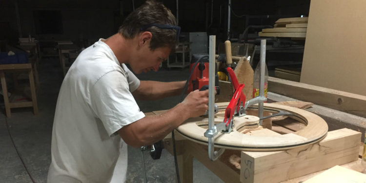 Les Compagnons du Devoir et du Tour de France présentent leur vélo innovant