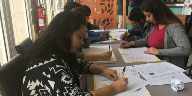 La ministre Muriel Pénicaud en visite à l'école de la Deuxième chance à Marseille