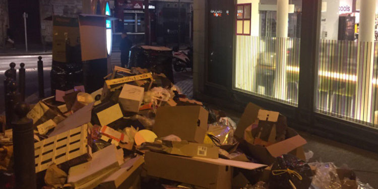 Grève des poubelles: des camions-bennes vont décharger les déchets à Ensues-la-Redonne