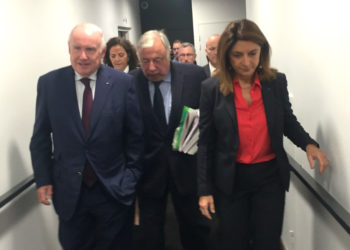 Martine vassal, Gérard Larcher et Dominique Bussereau s'apprêtent à monter sur la scène du théâ