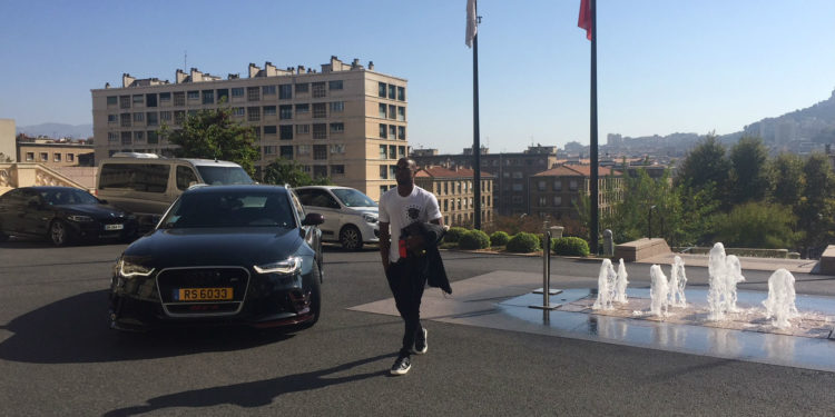 Soit dit en passant : les sentiers de la gloire…