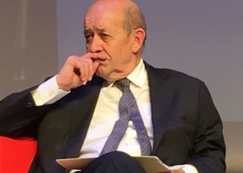 Le Drian se déplace à thecamp pour présenter la stratégie internationale de la France pour le numérique