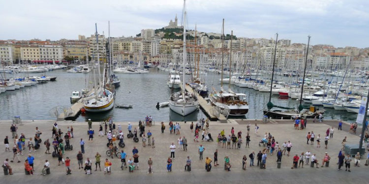 Vue du balcon de l'hôtel de ville de Marseille (archives Gomet')