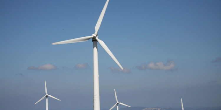 Aix fait voter une motion pour chasser les éoliennes du paysage de la Saint-Victoire