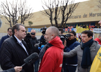 Aux Baumettes, Renaud Muselier annonce la gratuité des transports pour les personnels