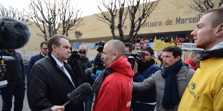 Aux Baumettes, Renaud Muselier annonce la gratuité des transports pour les personnels