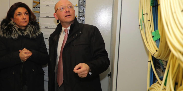 Martine Vassal lance sa tournée « Marseille au futur » en visitant Interxion