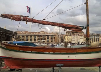 Soit dit en passant : « sacrifice », « courage » et « honneur » au fronton des écoles