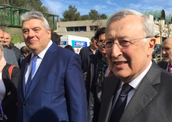 Roland Blum (à droite) ici avec le préfet Pierre Dartout (Crédit archives Gomet').